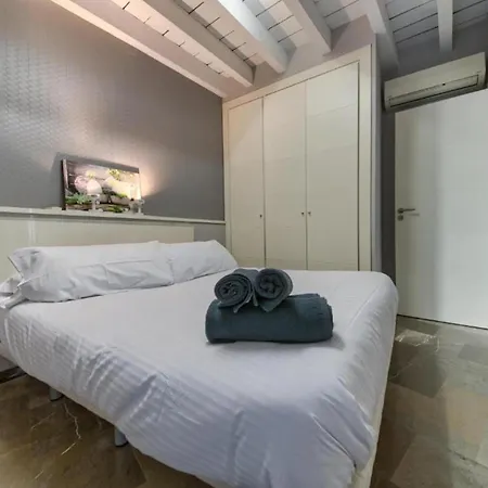 En Casco Historico Con Terraza Comunitaria Y Parking Opcional Granada